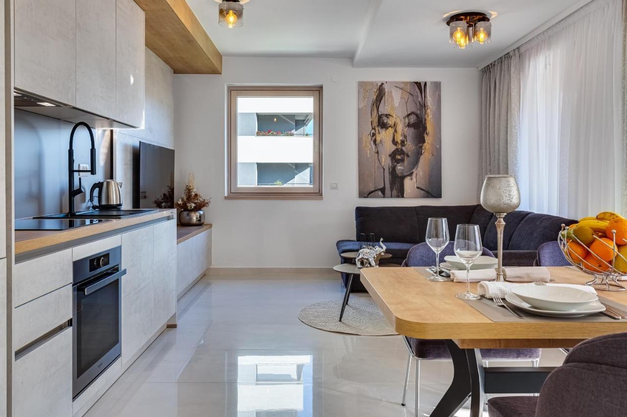 Diamond Two Bedroom Apartment *