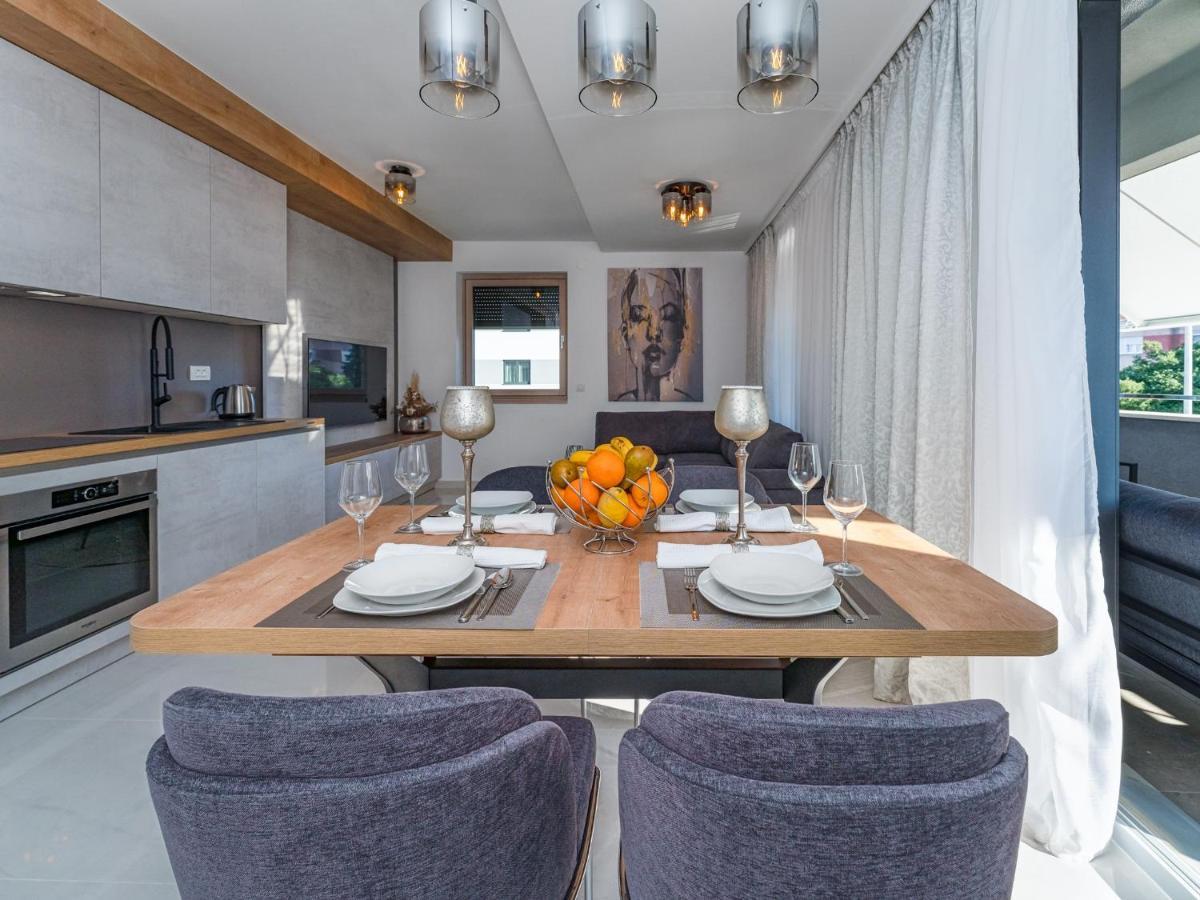 Diamond Two Bedroom Apartment *